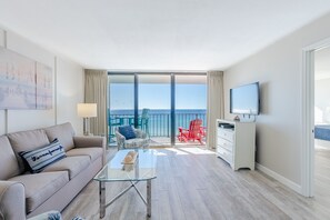 Spacious living area w/view