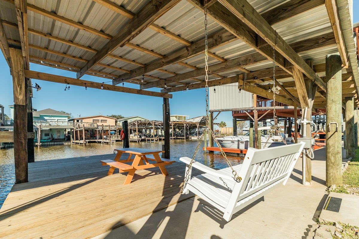 Dog-Friendly, waterfront home with private dock – minutes to Surfside Beach