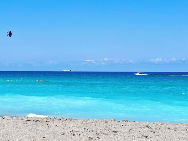 Yes the ocean at Jupiter Beach really is that blue!