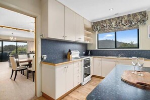 Well appointed kitchen including dishwasher