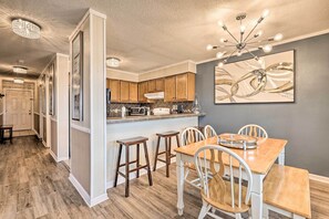 Dining Area | Kitchen