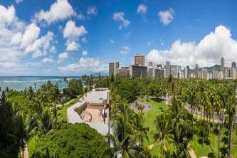 Primo View Beach Condo w/Washer/Dryer, Free WiFi, Kitchen – Waikīkī Shore #716