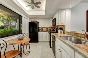 Kitchen | Breakfast Nook