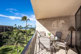 Experience Maui Sunset A504: ocean views, spacious living, and resort amenities!