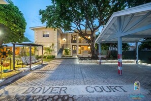 Welcome to Dover Court Apartments