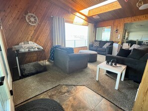 Wood room/sun room - view from livingroom doorway