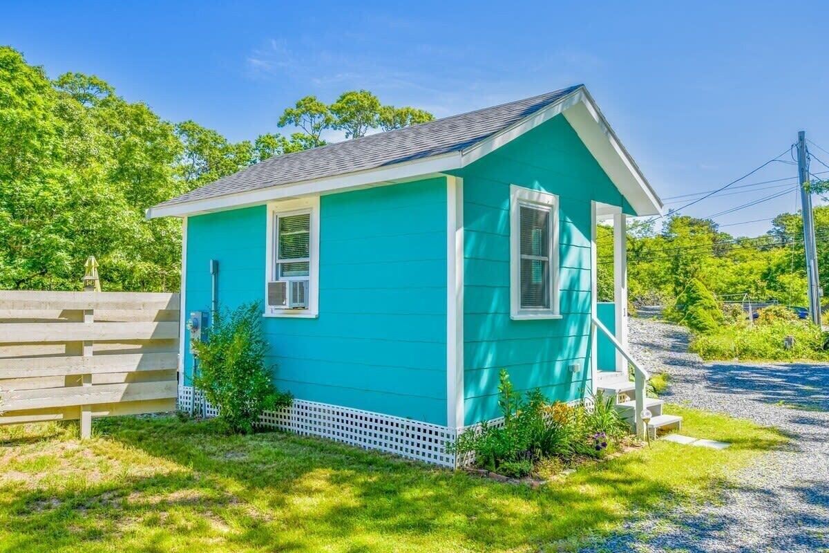 Cozy Colorful Cottage Perfect for 2!