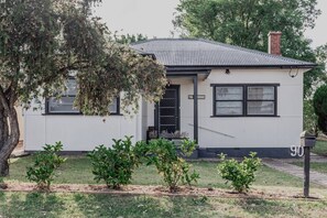  The home is situated on a tree-lined street just moments from Mudgee Golf Course and the town's main drag.
