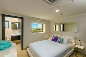 A bedroom with queen size bed.