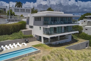 Happy Days Villa B    (A is to the right and C is to the left)