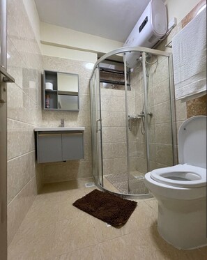 Master ensuite bathroom 