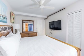 Bedroom 1 - King