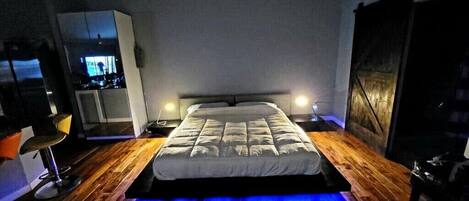 Low profile Japanese bed by modloft furniture. 