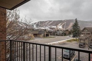 Private outdoor balcony with exceptional mountain views