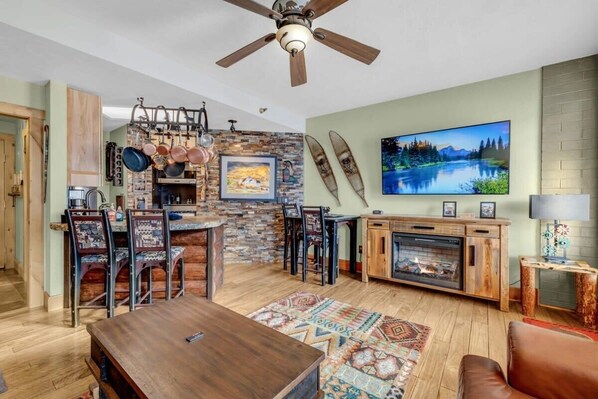 This beautifully decorated one-bedroom condo home in the heart of the historic district in Park City is filled with rustic charm and plush furnishings.