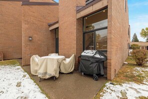 Exterior: Patio, outdoor dining, gas BBQ, view of PC Mountain base area
