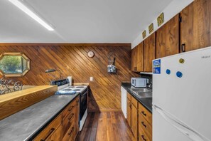 Fully-equipped kitchen with bar seating for 2