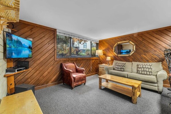 Welcome to this super cozy condo conveniently located near everything in Park City