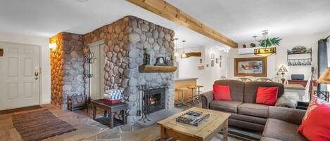 This charming 2-bedroom condo is the perfect gateway to experience mountain and outdoor adventures in Park City.