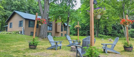 Quiet setting with a very private, large country setting, Firepit wood provided