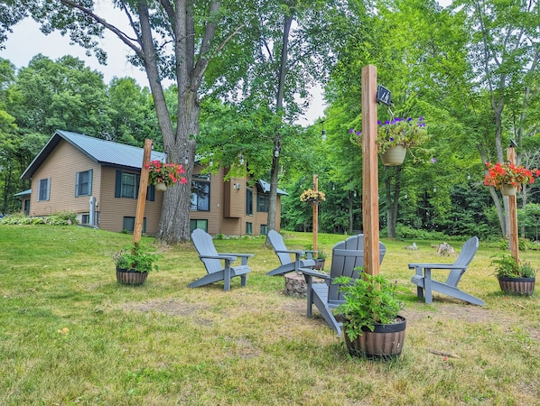 Quiet setting with a very private, large country setting, Firepit wood provided