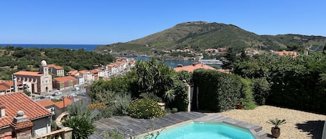 Vue de la villa sur la mer mediteranee et l’embouchure de Port Vendres