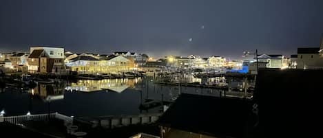 night view of the canal 