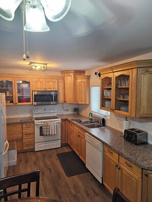 Recently replaced newer cabinets