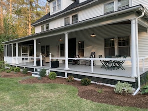 Great front farmers porch