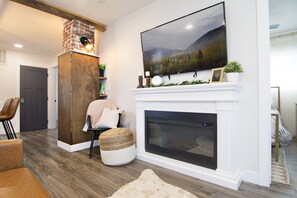 Fireplace, Flat screen TV