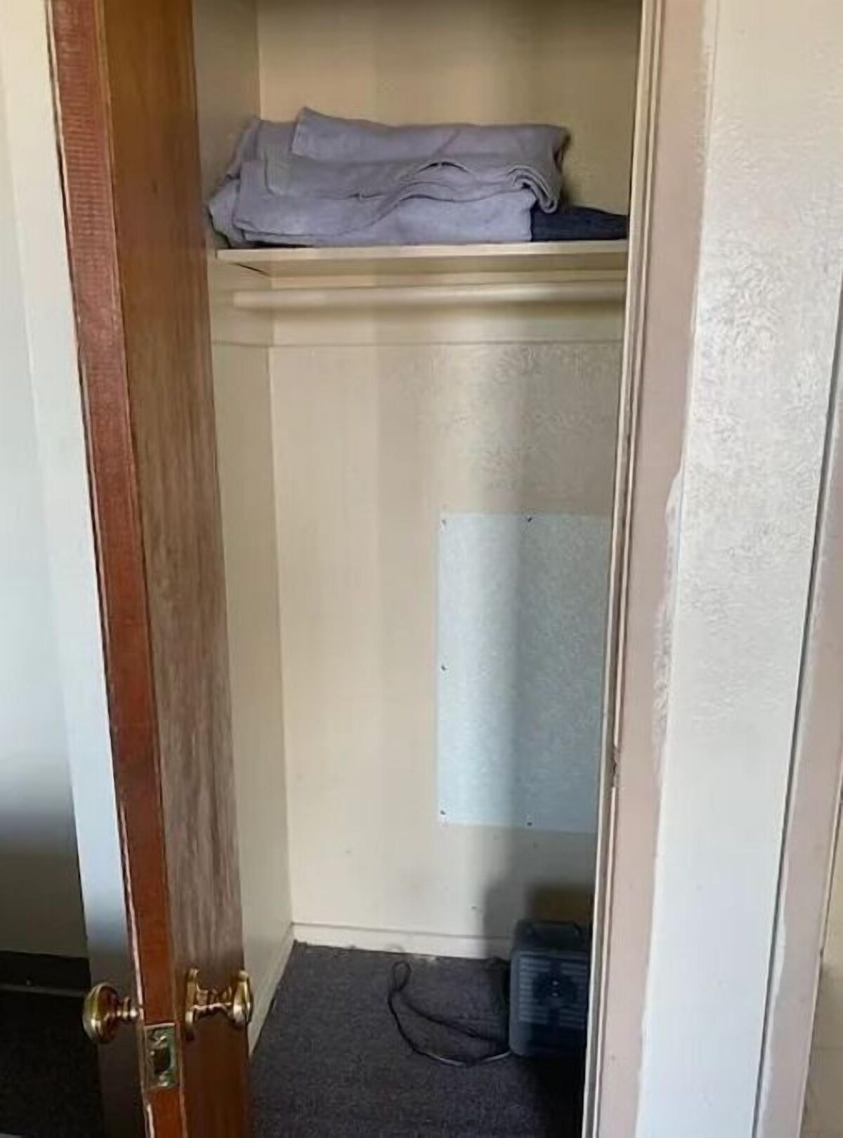 Bungalow that’s Located within Walking Distance of Martinez Lake!