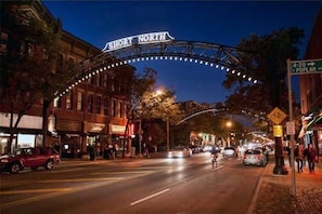 The Short North is a chic, artsy hotspot! Enjoy gallery hops, breweries and the best patios!