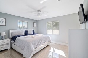 This bedroom is the perfect blend of modern and rustic. The clean lines of the furniture and the pops of black and white create a contemporary feel, while the wood accents and cozy bedding add warmth and charm.