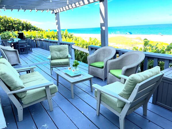 Beach side porch, heaven
lots of seating and a dining table