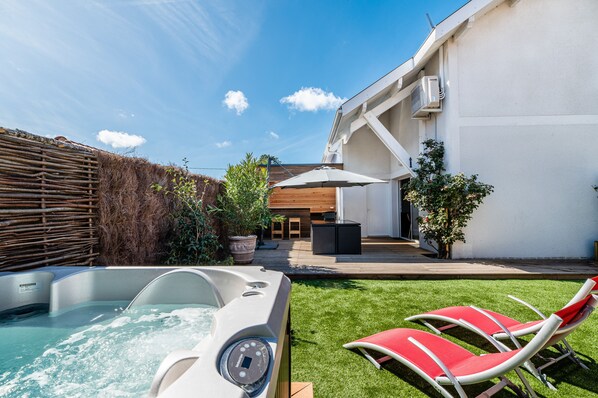 Bain à remous extérieur