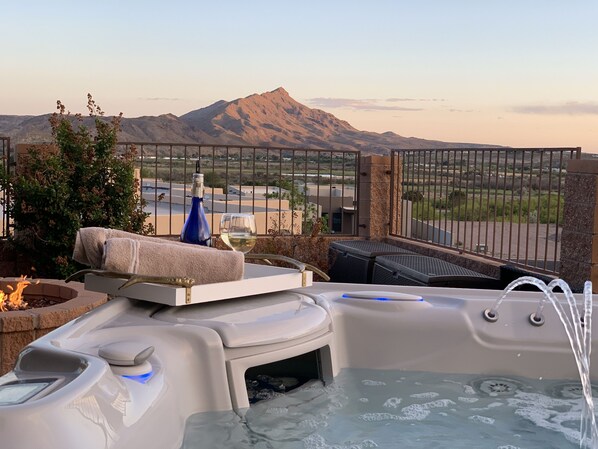 Outdoor spa tub