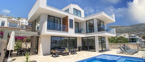  Brand new Villa Lea in Kalamar Bay