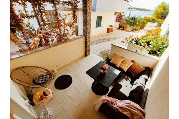 balcony