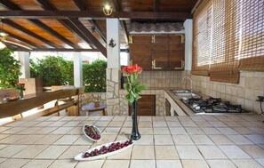 Outdoor kitchen