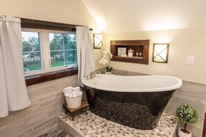 Soaking Tub / Watch the sunset