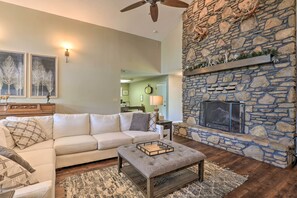 Living Room | Gas Fireplace