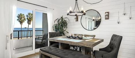 Perfect dining table with seating for 4 while taking in views of the Pacific and Leadbetter Beach