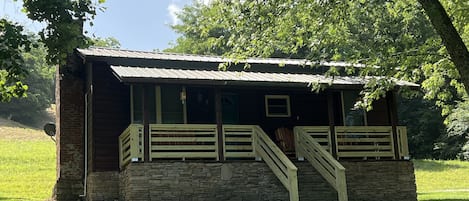 Peaceful Log Cabin in the Country