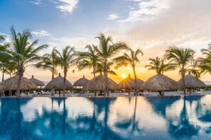 Atardecer desde la piscina