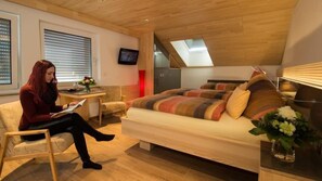 Dreibettzimmer mit Bad oder Dusche und WC