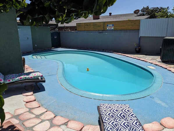 Welcome home 🏖️. Enjoy swimming, relaxing, BBQ  and sightseeing LA