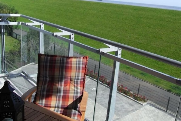Balkon zur Wasserseite mit dem einmaligen Blick auf die Elbmündung