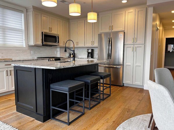 Fully equipped kitchen with everything you need to cook and dine.