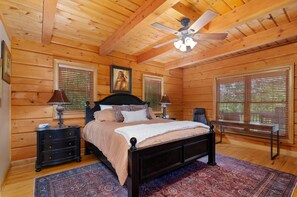 Sweetwater Lodge Main Level Bedroom