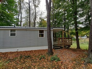 Hillside Retreat Tiny House with deck overlooking lower lawn